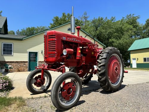 Duane & Irene Burg Antique Tractor Auction ( Auctions )