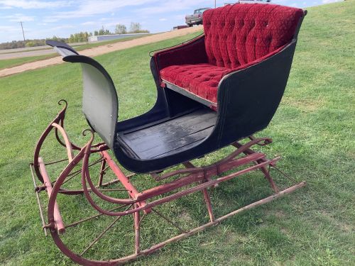 Horse Drawn Christmas Sleigh ( Wagons/carriages )