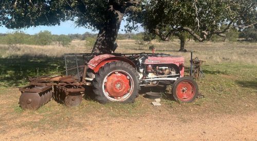 For Sale: 1949 Massey-ferguson Treactor With Many Implements ( Tracto